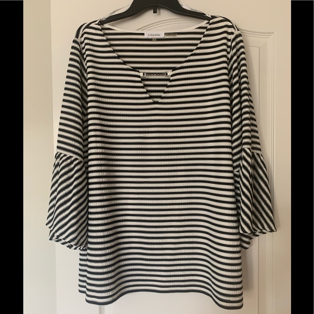 Bell sleeve top